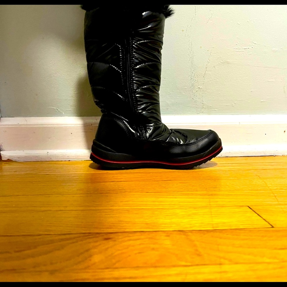 Girls black winter snow boots!